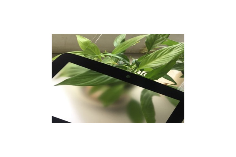 汽車(chē)后座娛樂(lè)系統(tǒng)防護(hù)玻璃